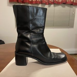 Leather boots with block heel and square toe